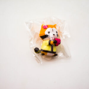 Rascal - Pani Rascal z serduszkiem w łapkach - Magnes