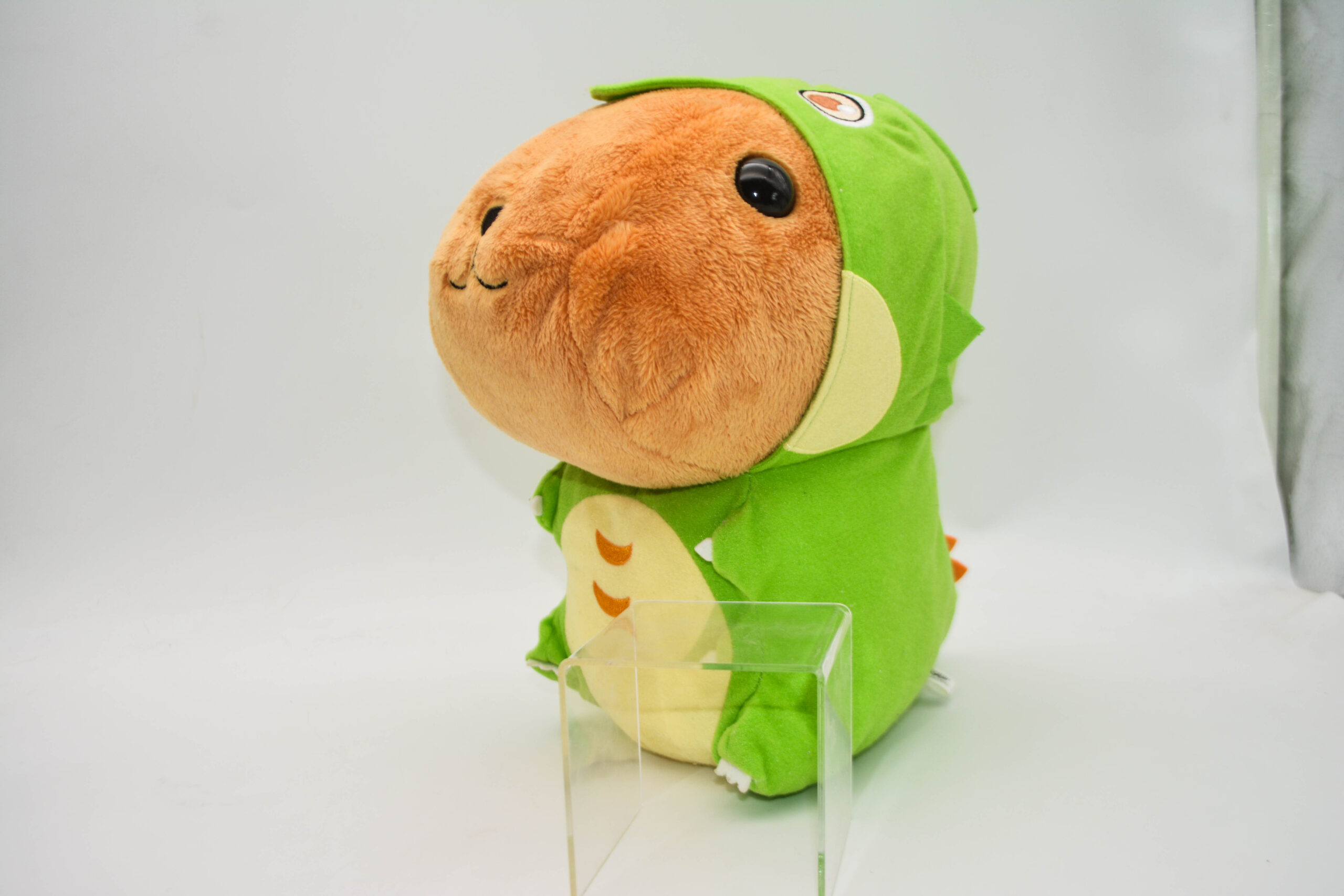 Capybara-san - Przebarana za dinozaura - Duży Pluszak